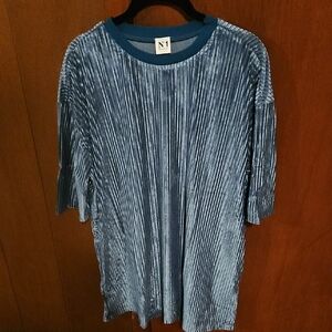 NWT N°1 MENS Green STRIPED TOP SIZE MEDUIM AND LARGE